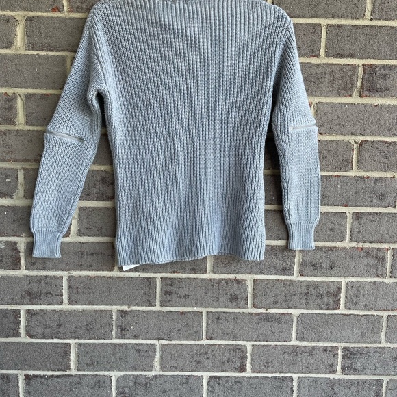 Guess Long Sleeve Ribbed Choker Sweater  top  Size XSmall Gray - Picture 3 of 10